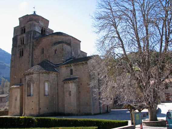 L'église de Santa Maria de Santa Cruz de la Serós.