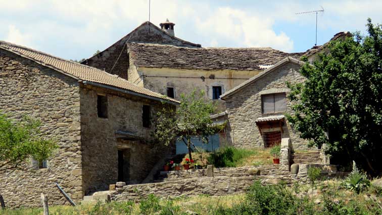 Maisons à l'entrée du village de Las Bellostas