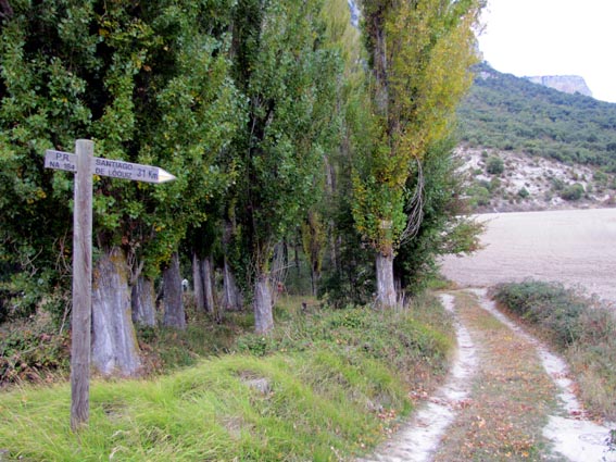 Un panneau indique Santiago de Lokiz à 3,100km.