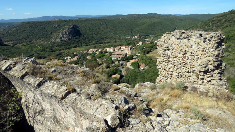 Vailhan vu du sommet du Castellas