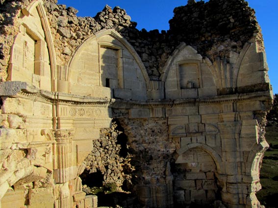 Les vestiges du monastère Santa Maria de Toloño