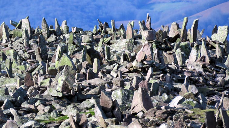 Hérisson de pierres au sommet de Autza