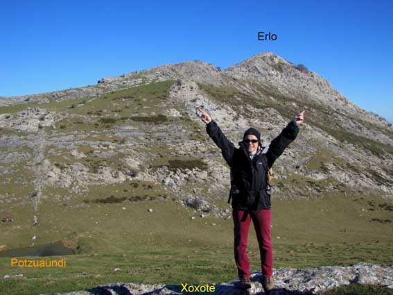Au sommet de Xoxote avec la croix sud de Erlo en arrière-plan.