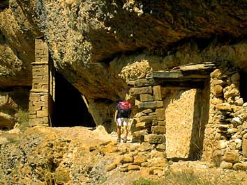 Entrée de l'ermitage de la Cueva.
