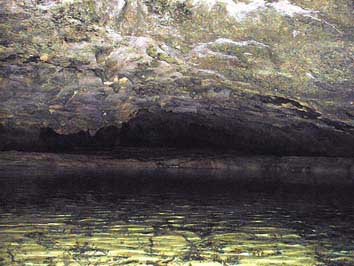 Intérieur de la grotte résurgence de la petite Bidouze.