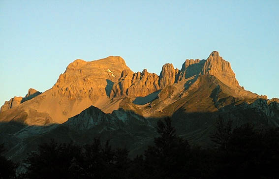 Le Pic d'Anie et le Coutendé au lever de soleil.