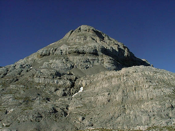 La pyramide sommitale du Pic d'Anie.