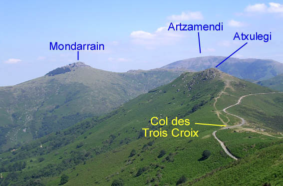 Mondarrain, Artzamendi, Atxulegi, col des Trois Croix.